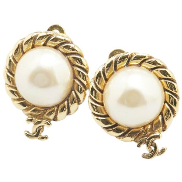 CHANEL CC Logos Pearl Twist Round Clip-On Earrings Gold Tone Auth #07893 - Picture 1 of 6